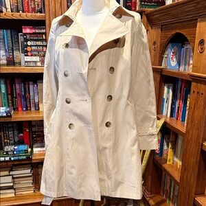 Like new DKNY Stylish Cream Double-Breasted trench Coat
